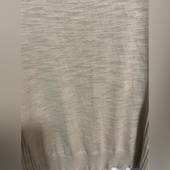 Cable & Gauge Women’s Tan Sweater Size Medium - Picture 11 of 11